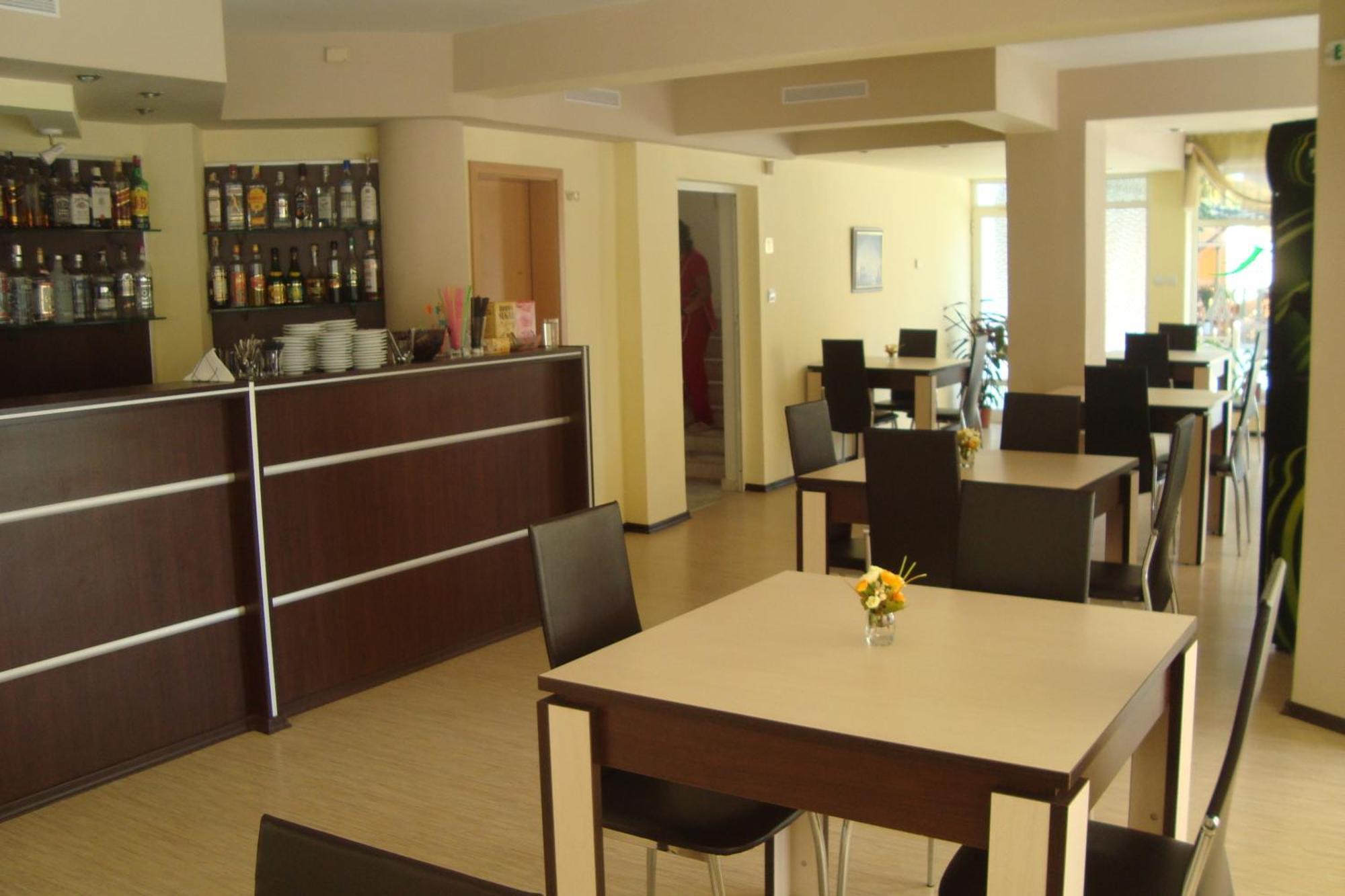 Hotel Astra Ravda Exteriér fotografie