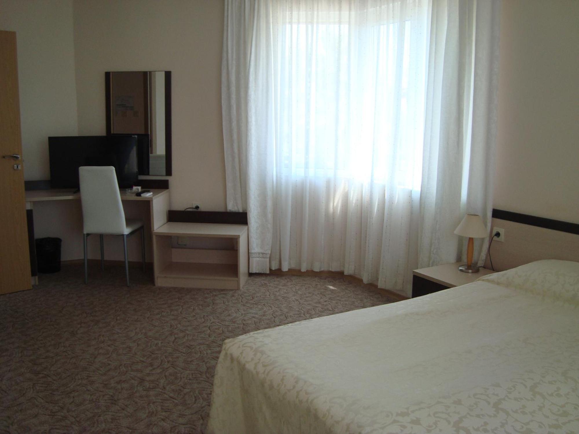 Hotel Astra Ravda Exteriér fotografie