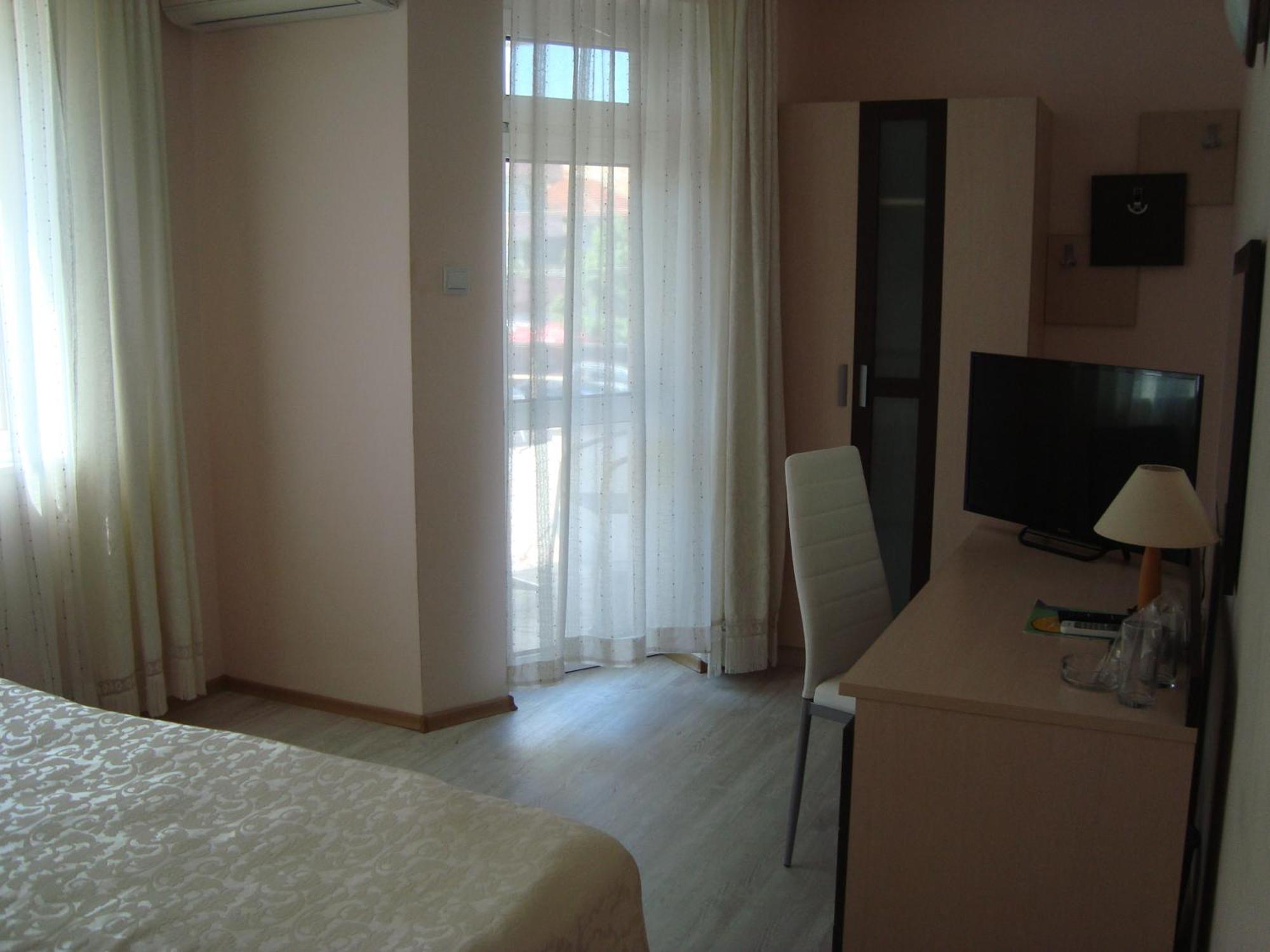 Hotel Astra Ravda Exteriér fotografie