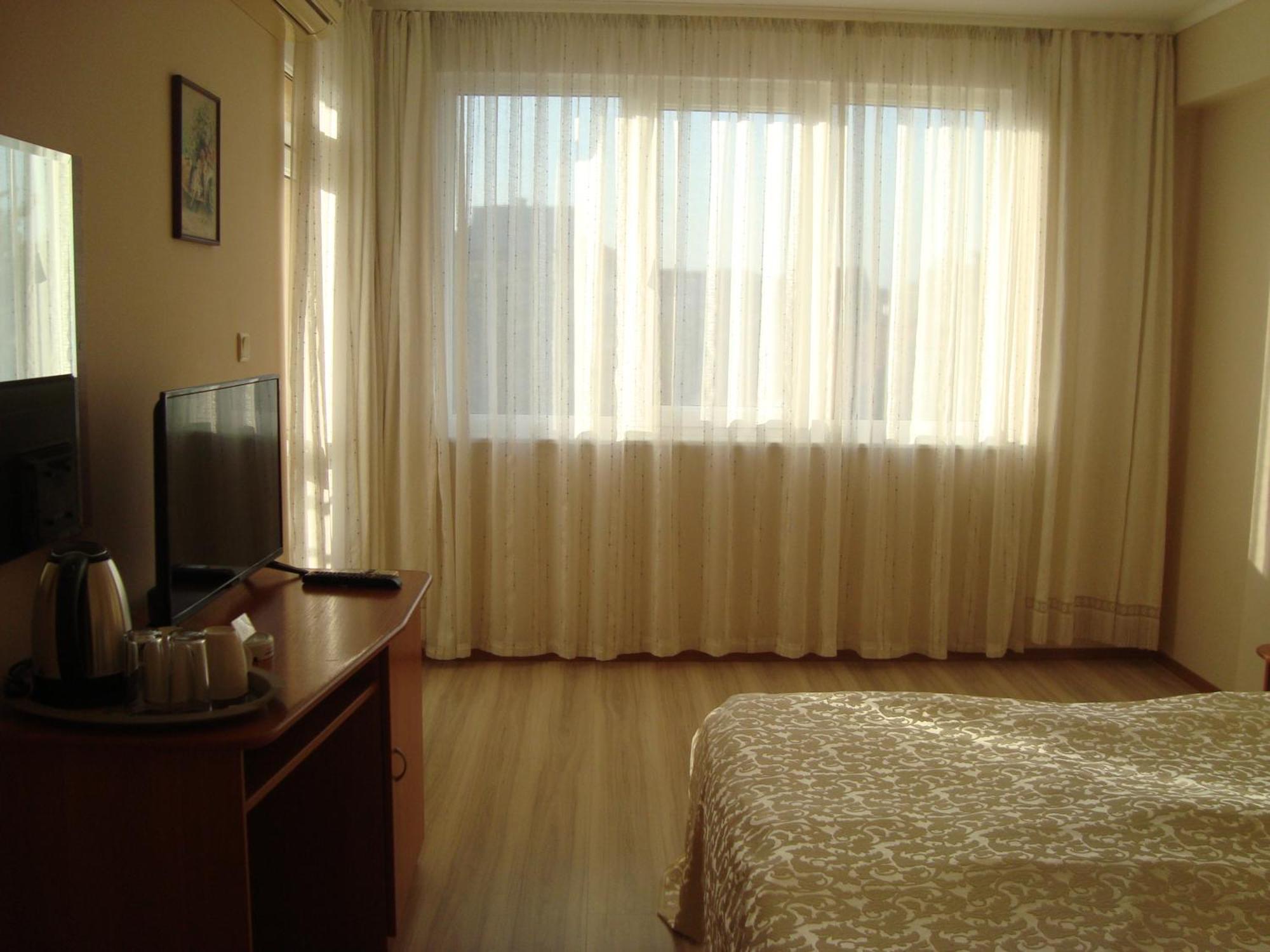 Hotel Astra Ravda Exteriér fotografie