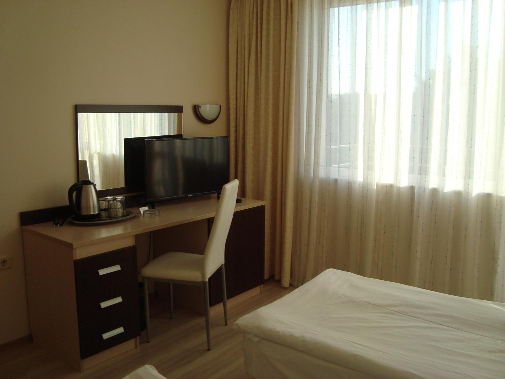 Hotel Astra Ravda Exteriér fotografie