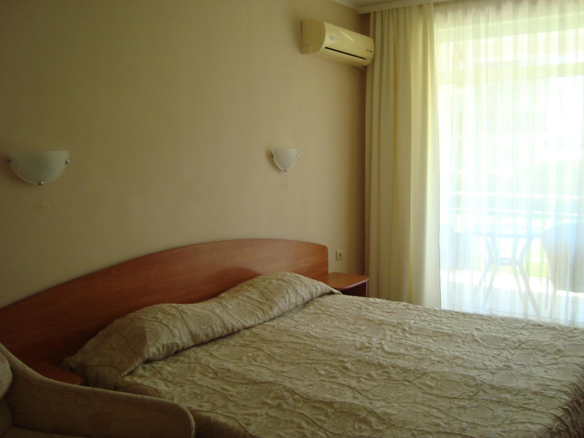 Hotel Astra Ravda Exteriér fotografie
