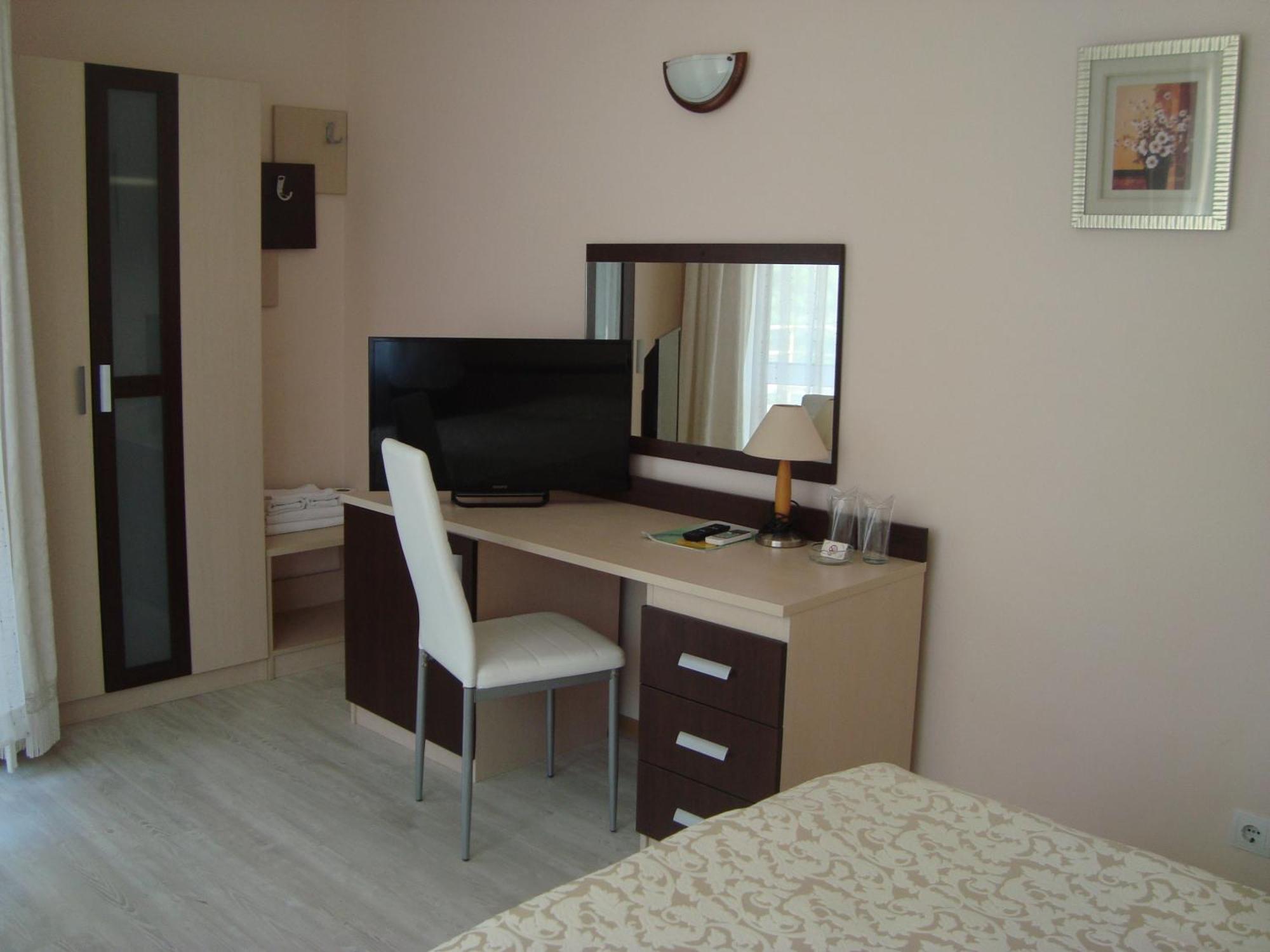 Hotel Astra Ravda Exteriér fotografie
