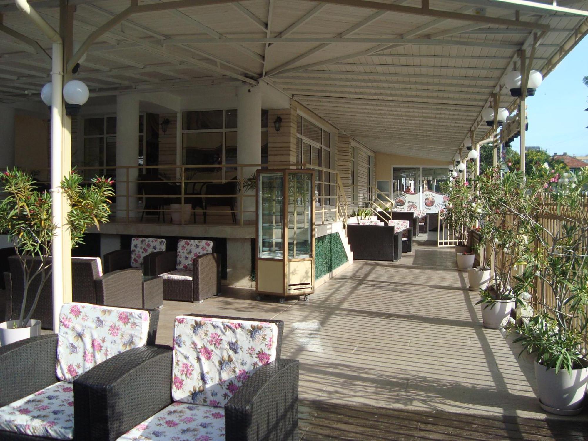 Hotel Astra Ravda Exteriér fotografie